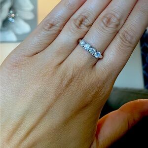 MOISSANITE FIRE 1.30CTW DIAMOND
EQUIVALENT WEIGHT ROUND PLATINEVE RING - Sz 9